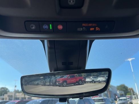 Used 2021 GMC Yukon XL Denali w/ Denali Premium Package image 33