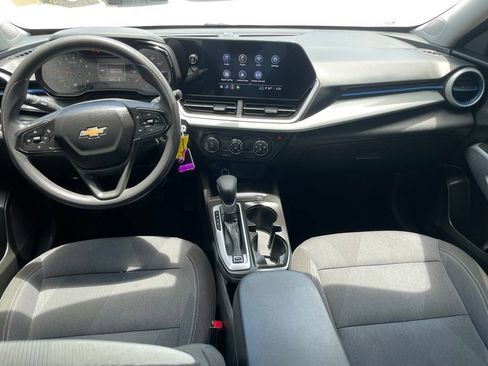 Used 2025 Chevrolet Trax LS FWD image 22