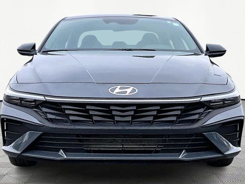 Used 2025 Hyundai Elantra Sport image 3