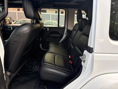 Used 2018 Jeep Wrangler Unlimited Sahara w/ Uconnect 4C Nav & Sound Group AWD/4WD image 10