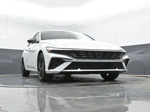 New 2026 Hyundai Elantra Sport FWD image 16