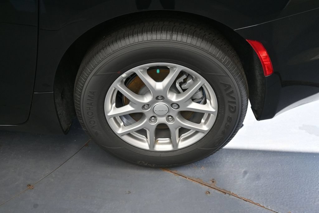 New 2027 Chrysler Pacifica LX FWD image 9