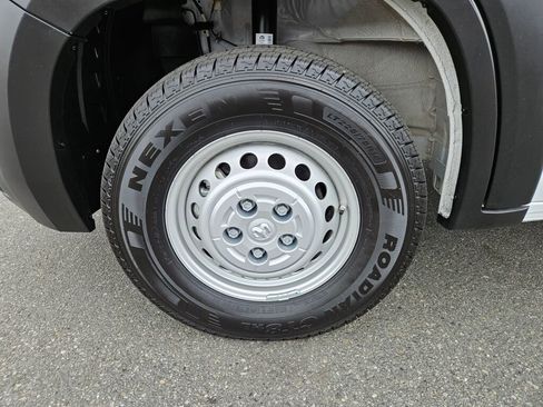 Used 2025 RAM ProMaster 2500 w/ Convenience Group FWD image 9