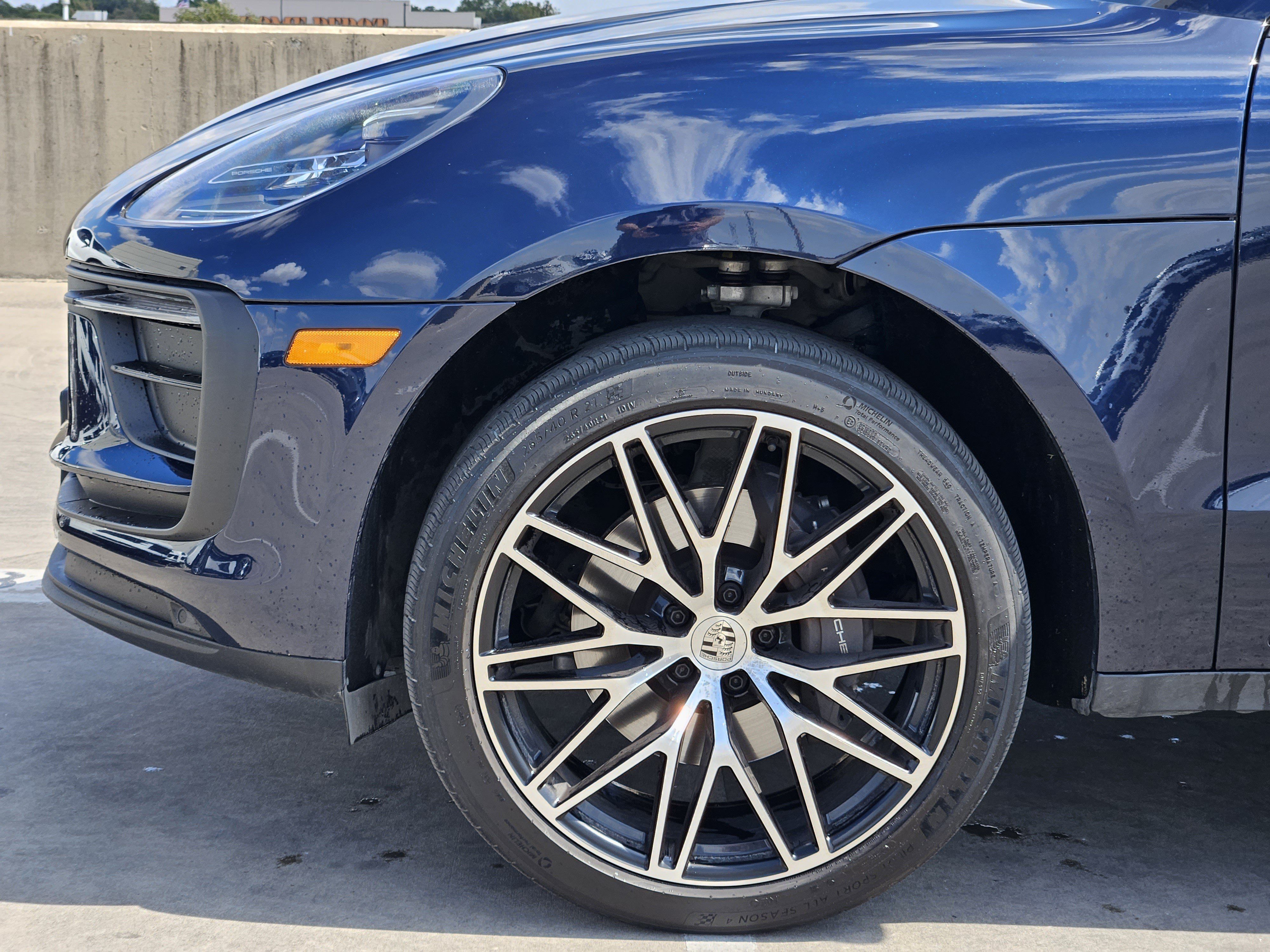 Certified 2023 Porsche Macan AWD/4WD image 13