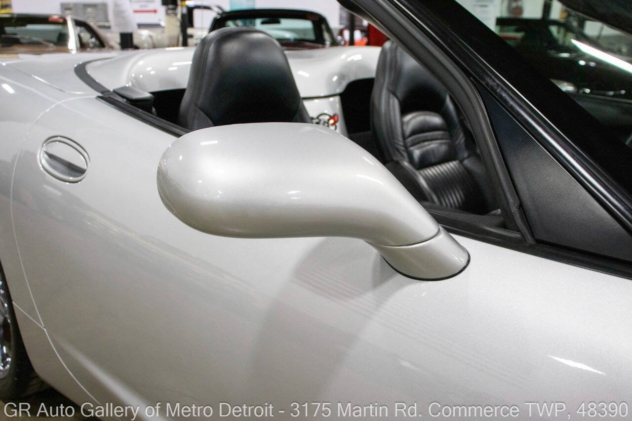 Used 2002 Chevrolet Corvette Convertible w/ Preferred Equipment Group2 RWD image 32