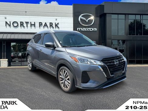 Used 2023 Nissan Kicks SV FWD image 1