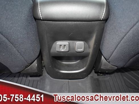 Used 2022 Chevrolet Colorado LT w/ Chrome Appearance Package AWD/4WD image 26