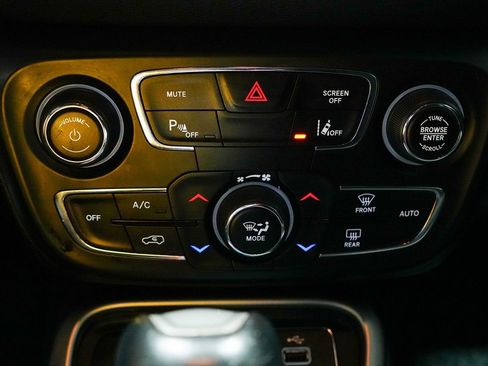 Used 2018 Jeep Compass Latitude w/ Popular Equipment Group AWD/4WD image 15