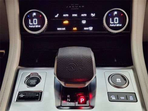 Used 2023 Jaguar F-PACE SVR image 19