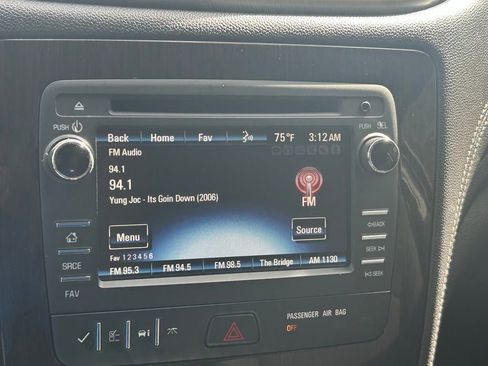 Used 2017 Chevrolet Traverse LT w/ Style and Technology Package image 15