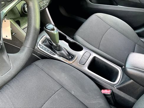 Used 2017 Chevrolet Cruze LT image 16