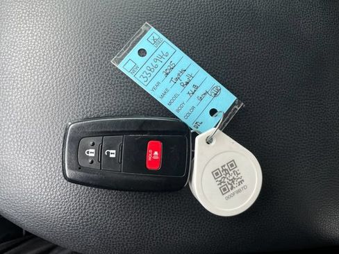 Used 2025 Toyota RAV4 XLE FWD image 18