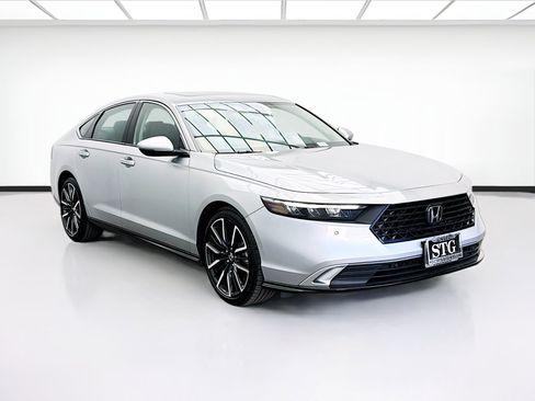 Used 2024 Honda Accord Touring image 3