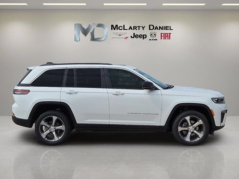 Used 2026 Jeep Grand Cherokee Limited w/ Luxury Tech Group II AWD/4WD image 6