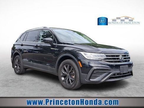 Used 2023 Volkswagen Tiguan SE AWD/4WD image 1
