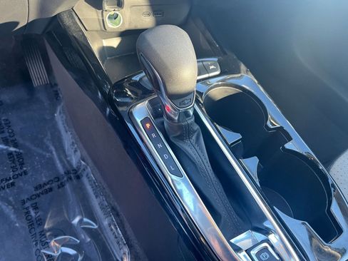 Used 2025 Chevrolet Trax LT image 35