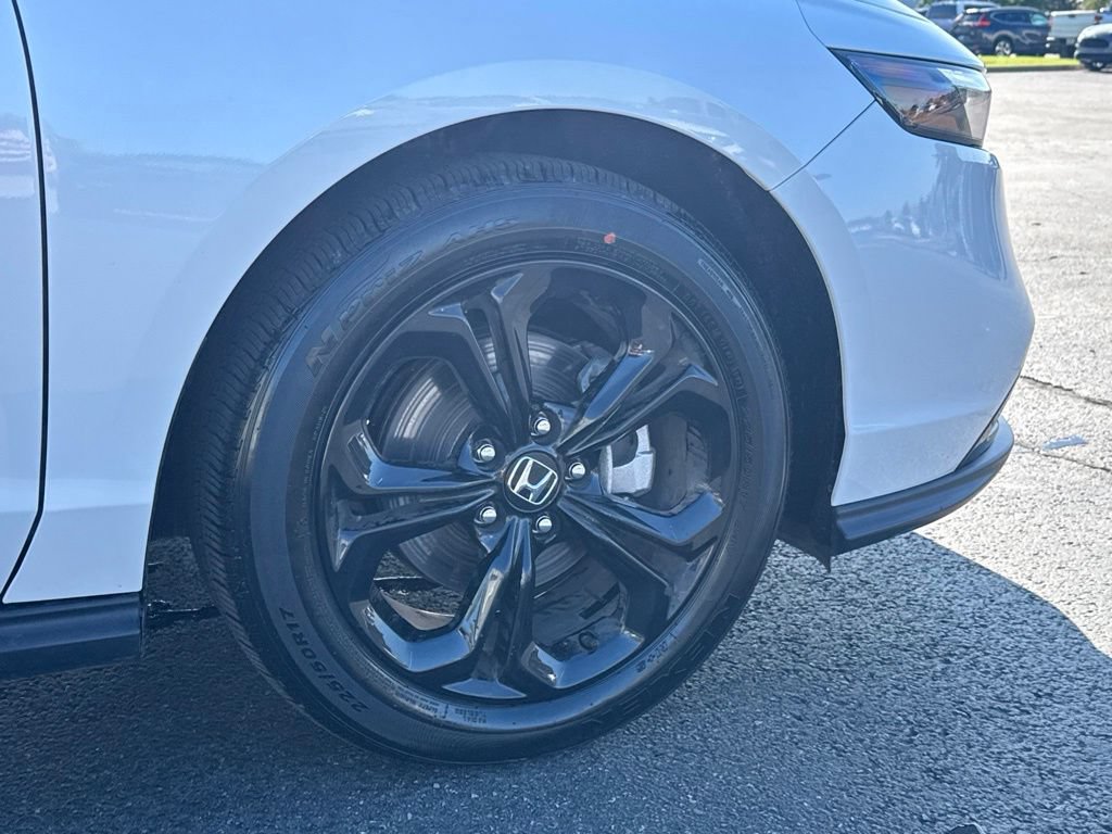 Used 2025 Honda Accord SE image 6