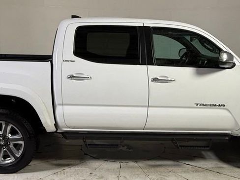 Used 2017 Toyota Tacoma Limited image 8