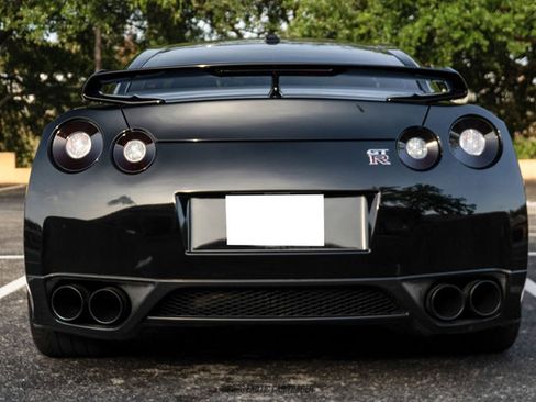 Used 2010 Nissan GT-R Premium AWD/4WD image 7