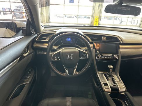 Used 2019 Honda Civic EX image 2