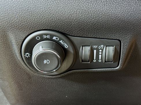 Used 2025 Jeep Compass Limited AWD/4WD image 9