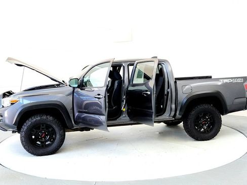Used 2021 Toyota Tacoma TRD Off-Road w/ Technology Package AWD/4WD image 10