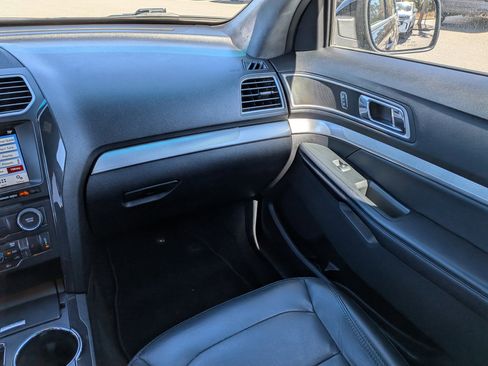 Used 2017 Ford Explorer XLT w/ Equipment Group 202A image 14