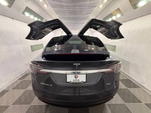 Used 2017 Tesla Model X 75D AWD/4WD image 27