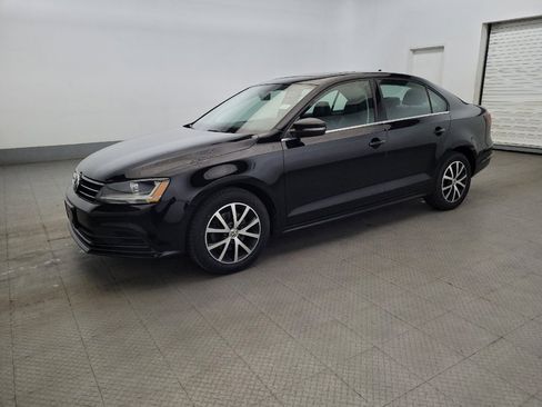 Used 2017 Volkswagen Jetta SE FWD image 2