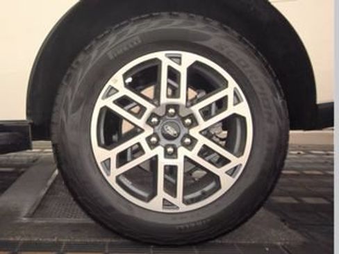 Used 2025 Ford Expedition Active AWD/4WD image 4