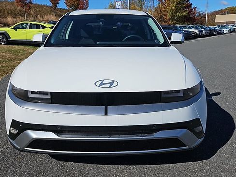 New 2025 Hyundai Ioniq 5 SE image 2