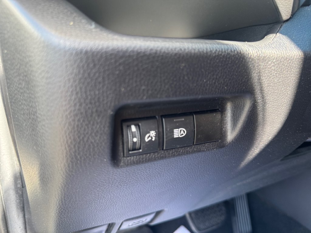 Used 2021 Toyota RAV4 XLE AWD/4WD image 25