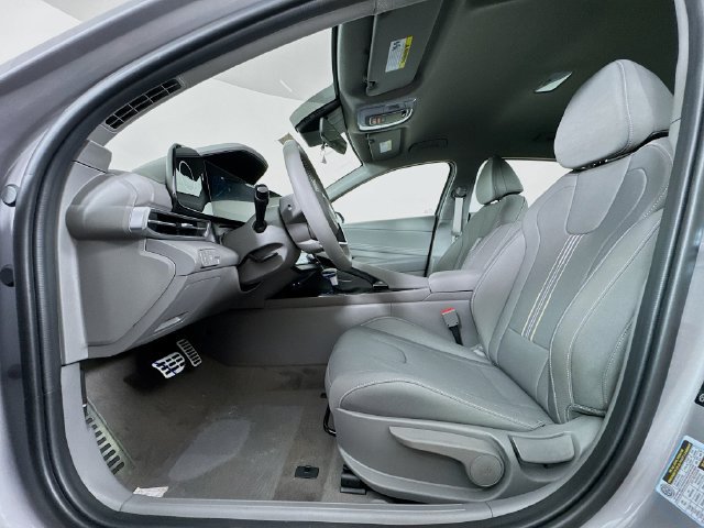 New 2025 Hyundai Elantra SEL FWD image 33