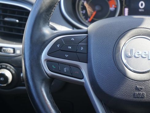 Used 2019 Jeep Cherokee Latitude Plus w/ Comfort/Convenience Group image 14