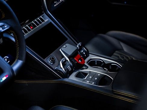 Used 2023 Lamborghini Urus Performante AWD/4WD image 11