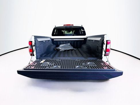 New 2025 Nissan Frontier SV w/ SV Convenience Package image 6