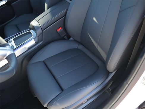 New 2026 Mercedes-Benz GLB 250 4MATIC image 32