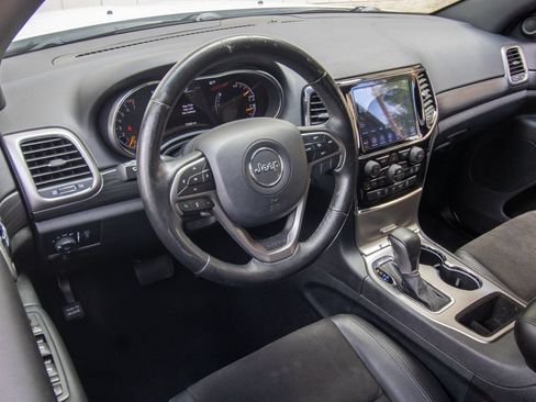 Used 2020 Jeep Grand Cherokee Altitude RWD image 12