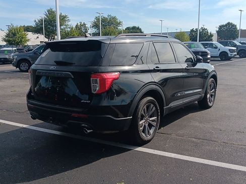 Used 2023 Ford Explorer XLT w/ Equipment Group 202A AWD/4WD image 5