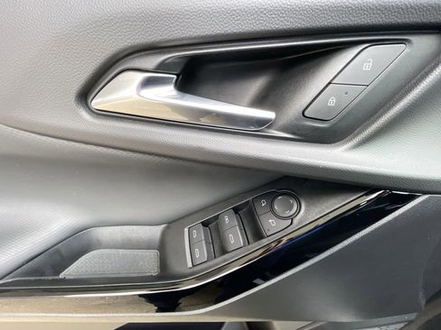 Used 2025 Chevrolet Equinox LT w/ Safety and Technology Package FWD image 23