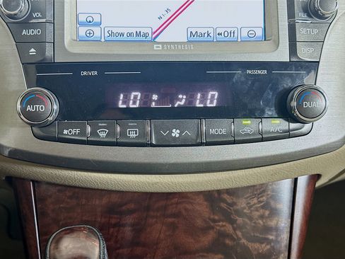 Used 2012 Toyota Avalon Limited image 23