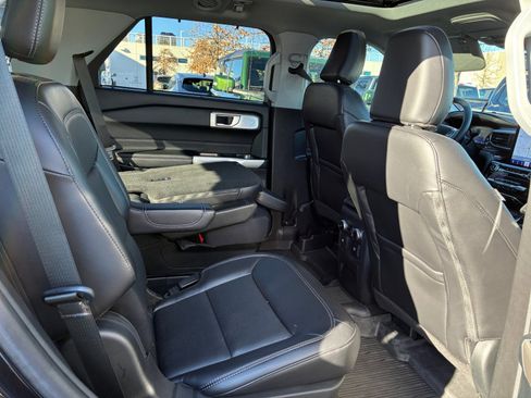 Certified 2023 Ford Explorer Limited w/ Limited Technology Package image 18