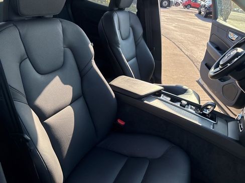 Certified 2025 Volvo XC60 B5 Plus AWD/4WD image 33