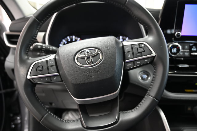 Used 2023 Toyota Highlander XLE AWD/4WD image 24