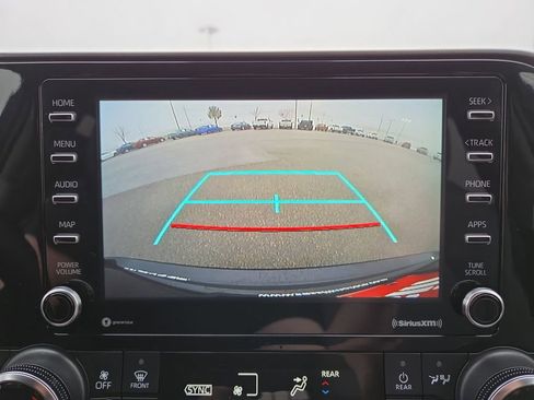 Used 2022 Toyota Highlander L image 26