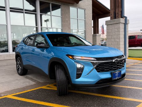 New 2025 Chevrolet Trax RS w/ Driver Confidence Package image 2