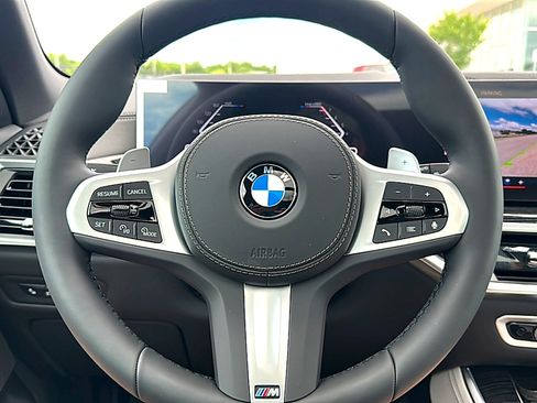New 2026 BMW X5 xDrive40i w/ M Sport Package AWD/4WD image 18