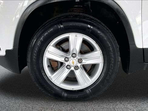 Used 2017 Chevrolet Trax LT w/ LT Convenience Package AWD/4WD image 34