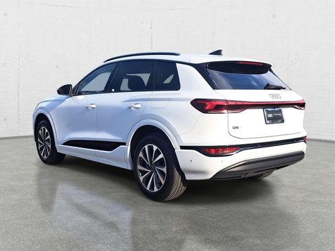 Certified 2025 Audi Q6 e-tron Premium w/ Convenience Package image 7
