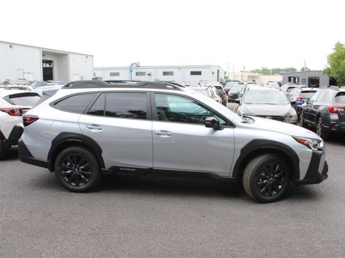 Certified 2025 Subaru Outback Onyx Edition AWD/4WD image 11